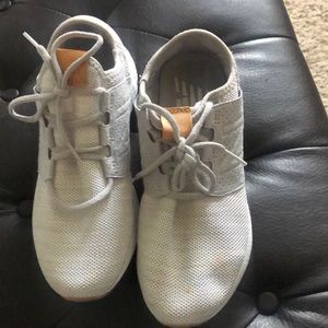 New balance tennis shoes